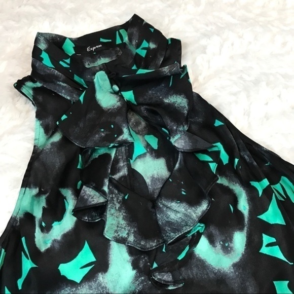 EXPRESS Cutout Floral Blouse - Picture 4 of 7